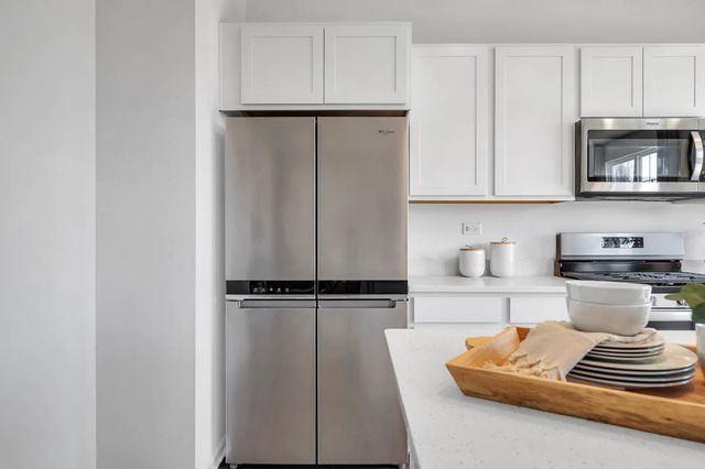 267 canal Drive, St. Charles, IL 60174