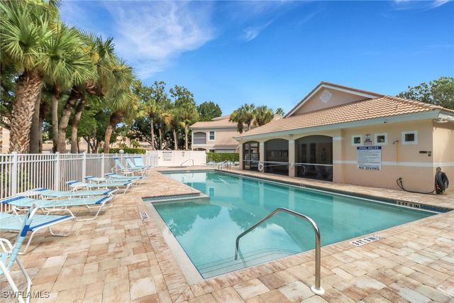 1096 Woodshire LN C202, Naples, FL 34105