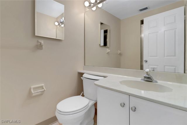 1096 Woodshire LN C202, Naples, FL 34105