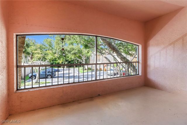 1096 Woodshire LN C202, Naples, FL 34105