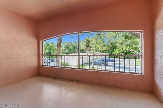 1096 Woodshire LN C202, Naples, FL 34105