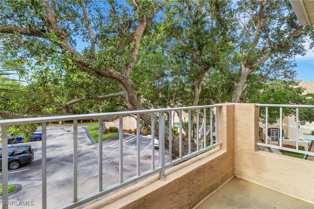 1096 Woodshire LN C202, Naples, FL 34105