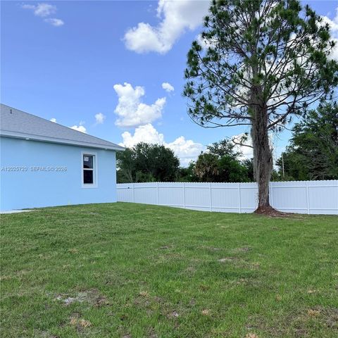 546 E Louisville St, Lehigh Acres, FL 33974
