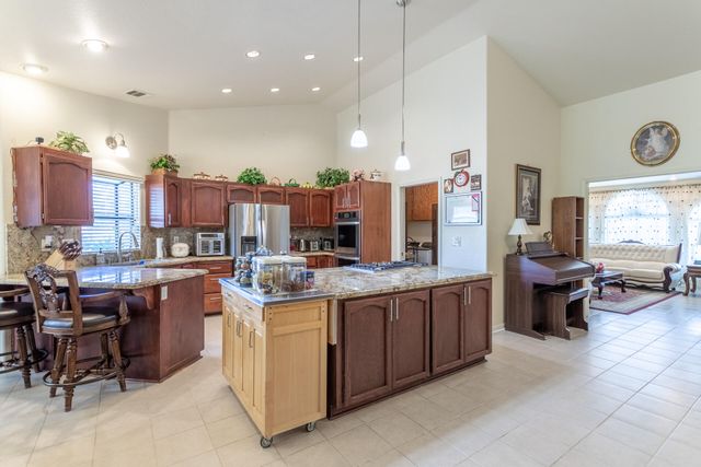 4368 Wild Flower Way, Redding, CA 96001