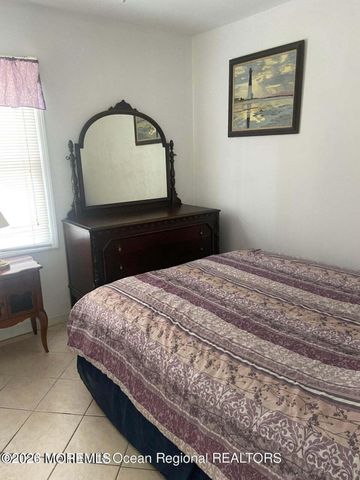 17 Danby Place, Point Pleasant Beach, NJ 08742