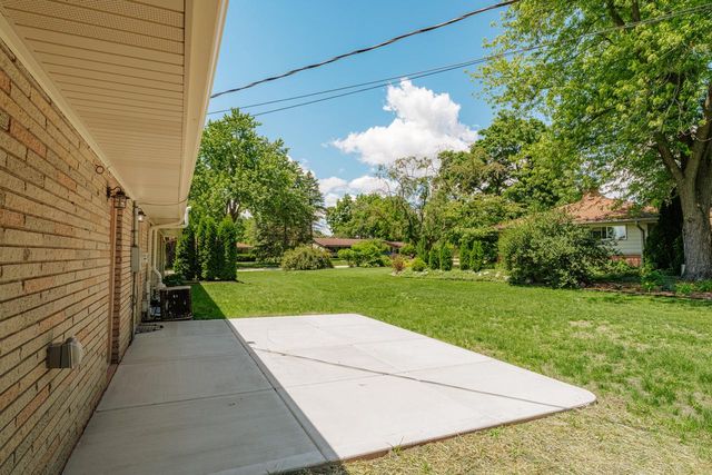 N68W15240 Prudence DRIVE, Menomonee Falls, WI 53051