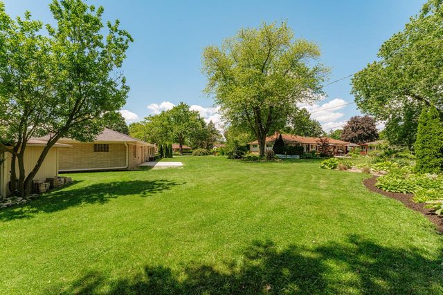 N68W15240 Prudence DRIVE, Menomonee Falls, WI 53051