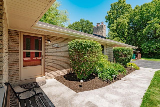 N68W15240 Prudence DRIVE, Menomonee Falls, WI 53051