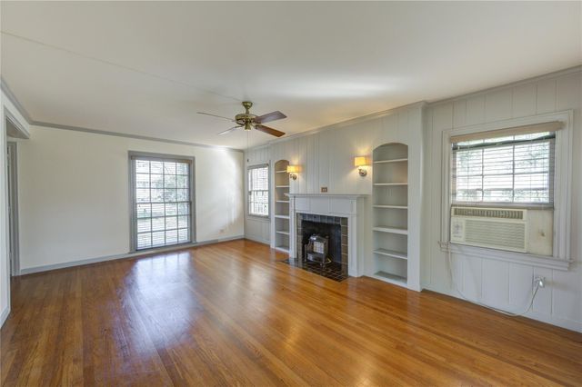 725 W 41st Street, Houston, TX 77018