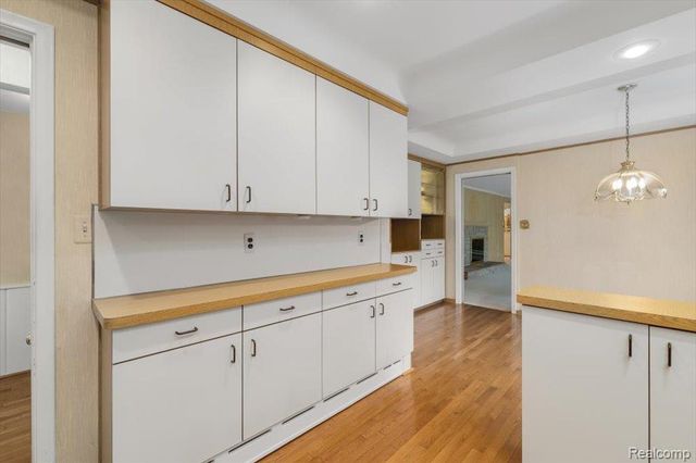 31069 Munger Drive, Livonia, MI 48154