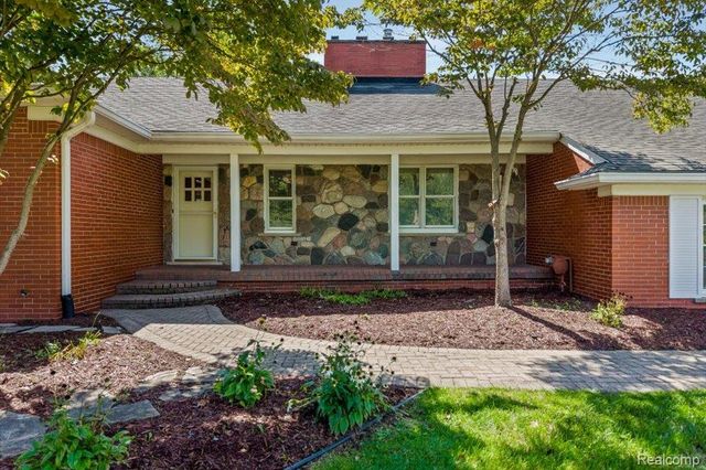 31069 Munger Drive, Livonia, MI 48154