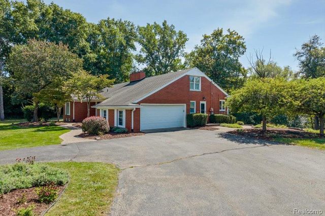 31069 Munger Drive, Livonia, MI 48154