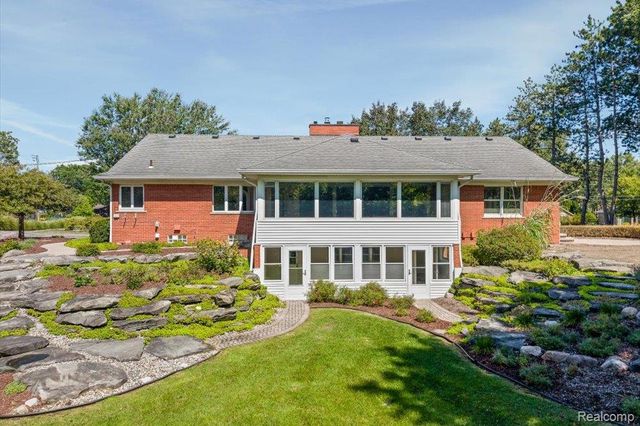 31069 Munger Drive, Livonia, MI 48154