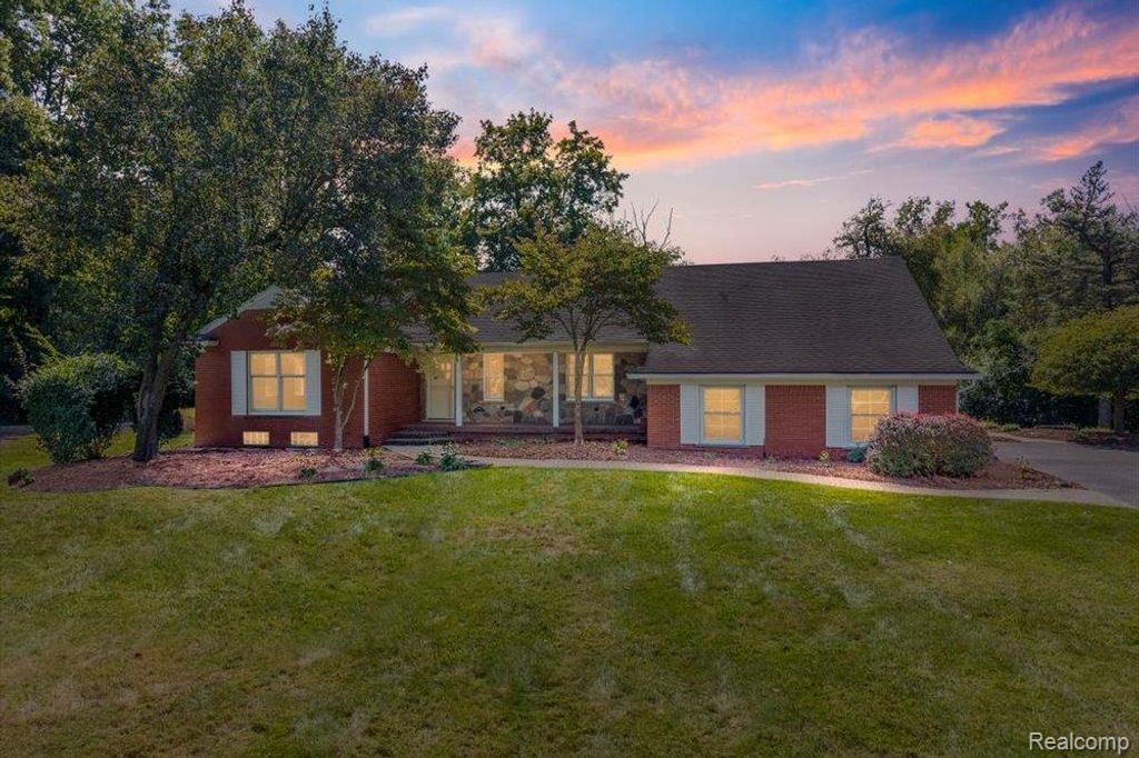 31069 Munger Drive, Livonia, MI 48154