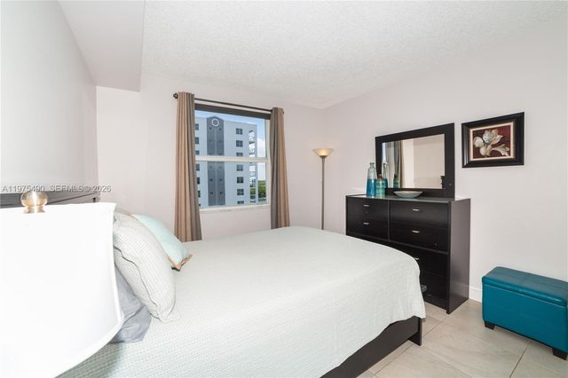 17100 N Bay Road 1802, Sunny Isles Beach, FL 33160