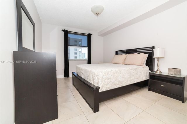 17100 N Bay Road 1802, Sunny Isles Beach, FL 33160