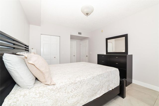 17100 N Bay Road 1802, Sunny Isles Beach, FL 33160