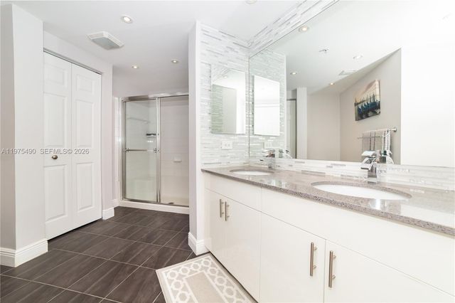17100 N Bay Road 1802, Sunny Isles Beach, FL 33160