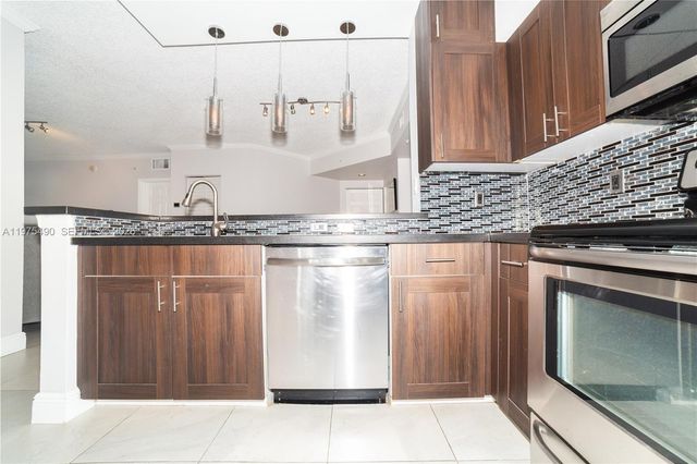17100 N Bay Road 1802, Sunny Isles Beach, FL 33160