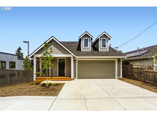 415 PEARL St, Oregon City, OR 97045