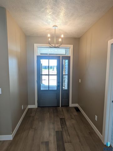 7004 E Copper Stone Cir Circle, Sioux Falls, SD 57110