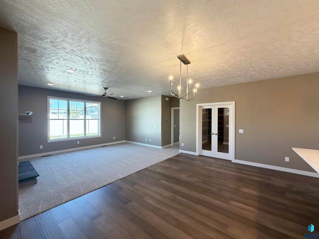 7004 E Copper Stone Cir Circle, Sioux Falls, SD 57110