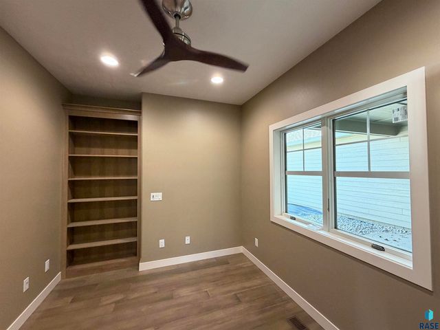 7004 E Copper Stone Cir Circle, Sioux Falls, SD 57110