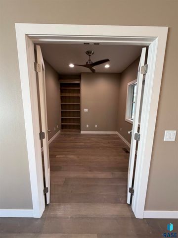 7004 E Copper Stone Cir Circle, Sioux Falls, SD 57110
