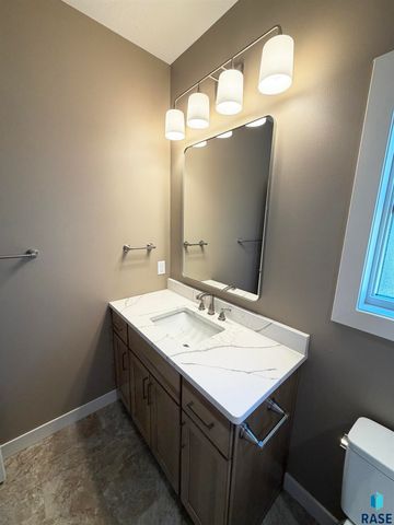 7004 E Copper Stone Cir Circle, Sioux Falls, SD 57110