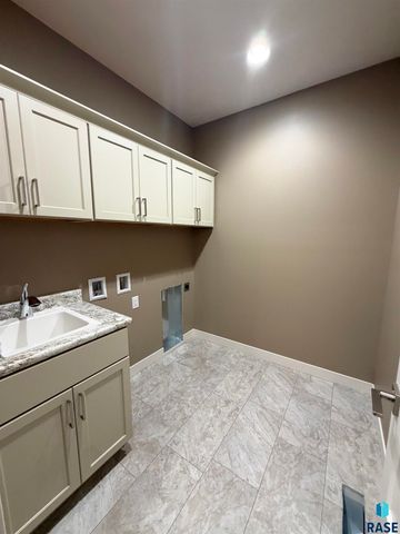 7004 E Copper Stone Cir Circle, Sioux Falls, SD 57110