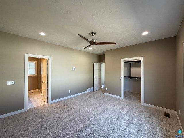7004 E Copper Stone Cir Circle, Sioux Falls, SD 57110