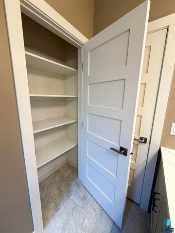 7004 E Copper Stone Cir Circle, Sioux Falls, SD 57110
