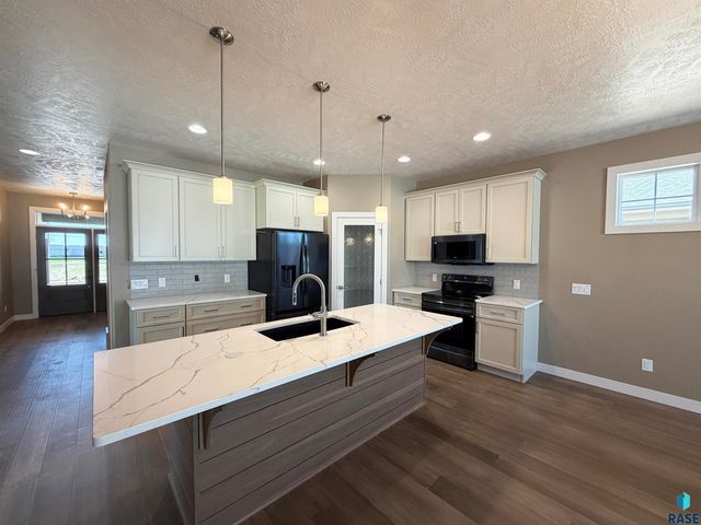 7004 E Copper Stone Cir Circle, Sioux Falls, SD 57110