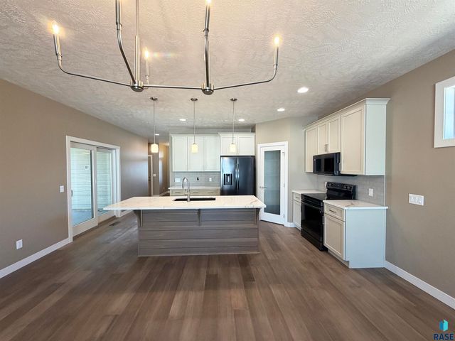7004 E Copper Stone Cir Circle, Sioux Falls, SD 57110