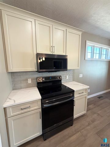 7004 E Copper Stone Cir Circle, Sioux Falls, SD 57110