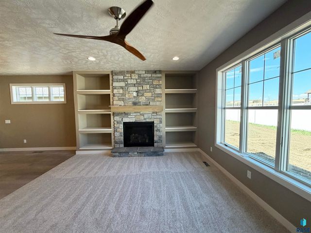7004 E Copper Stone Cir Circle, Sioux Falls, SD 57110