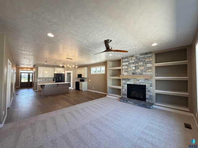 7004 E Copper Stone Cir Circle, Sioux Falls, SD 57110