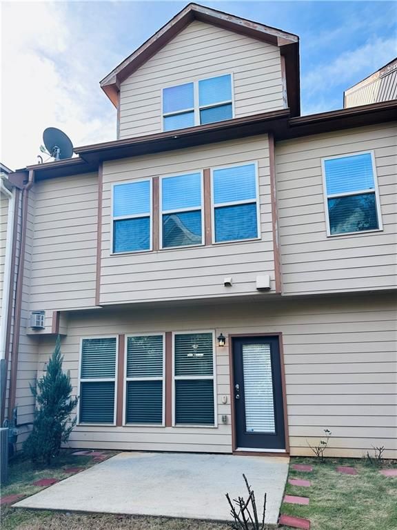 Image 33 of property listing at 13459 Gardiner Lane, Alpharetta, GA 30004