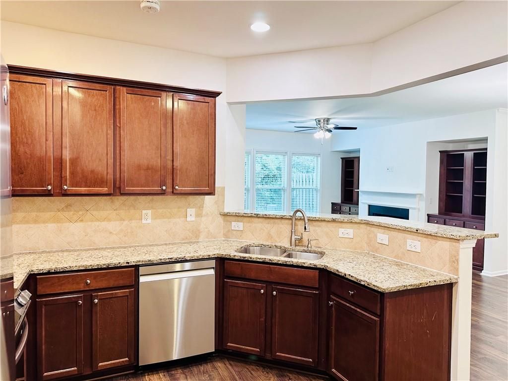 Image 6 of property listing at 13459 Gardiner Lane, Alpharetta, GA 30004