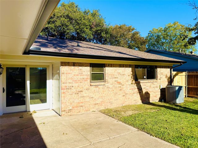 4761 Preston Trail Drive, Mesquite, TX 75150