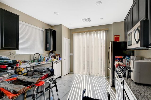 6579 Secret Grove Avenue, Las Vegas, NV 89130