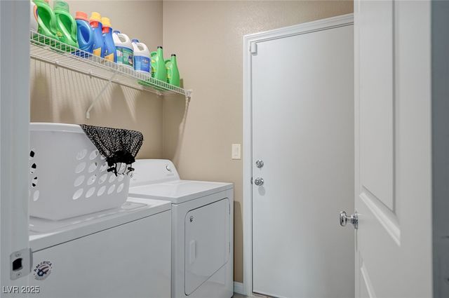 6579 Secret Grove Avenue, Las Vegas, NV 89130