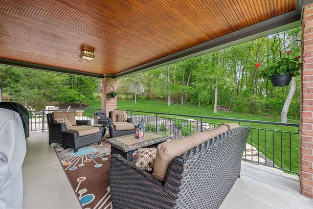 300 Hardy DRIVE, Upper St Clair, PA 15241