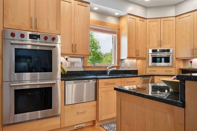300 Hardy DRIVE, Upper St Clair, PA 15241
