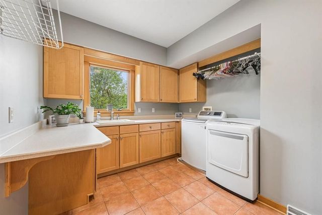 300 Hardy DRIVE, Upper St Clair, PA 15241
