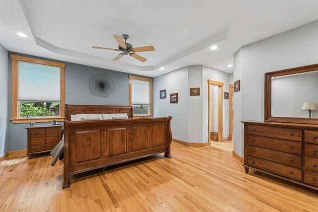 300 Hardy DRIVE, Upper St Clair, PA 15241