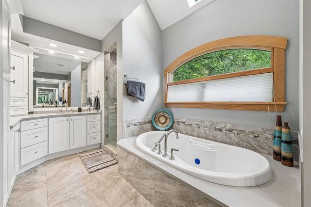 300 Hardy DRIVE, Upper St Clair, PA 15241