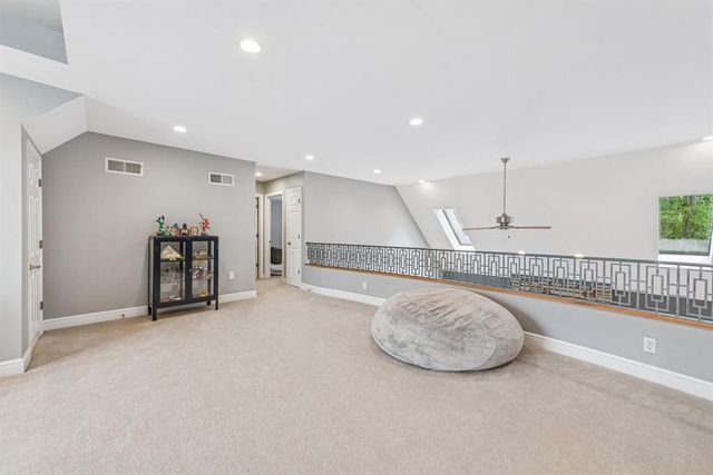 300 Hardy DRIVE, Upper St Clair, PA 15241