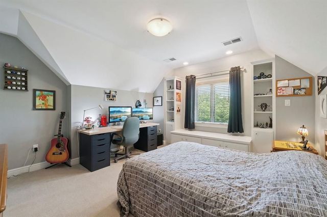 300 Hardy DRIVE, Upper St Clair, PA 15241