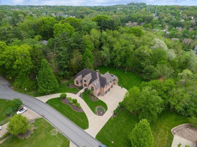 300 Hardy DRIVE, Upper St Clair, PA 15241